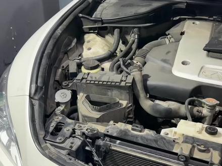 15年英菲尼迪Q70L更换水箱方法可以不用拆保险杠更换