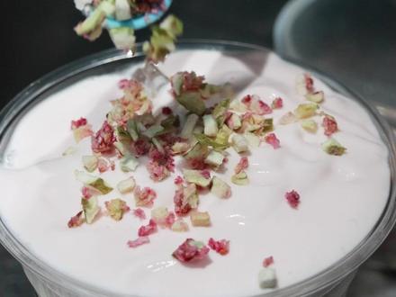 对粉色系产品毫无抵抗力,春日白月光,初樱茉莉白等了一年终于回归啦#饮品制作 #奶茶店 #工作实拍 #奶茶制作 #益禾堂樱花新品