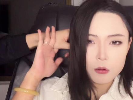 爱播带我们藏柜子哈哈哈 已读乱回@欣黎 @欣意黎 #le#双女主#挨揍#欣黎