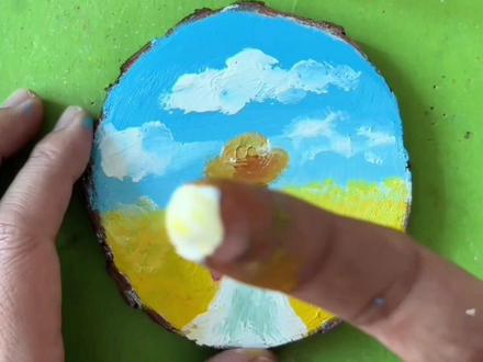 指尖绘温柔·致敬每一个她 三八妇女节,在木桩上,用手指画下花海中女孩的背影。蓝天白云,草帽白裙,一片花海,一身温柔。
不用精致画笔,只用指尖传递心意。
愿所有女性,被时光温柔以待,自在绽放,永远美好。祝大家三八妇女节快乐!🌹#祝她铮铮祝她昂扬 #女神节 #三八女神节 #三八妇女节 #三八