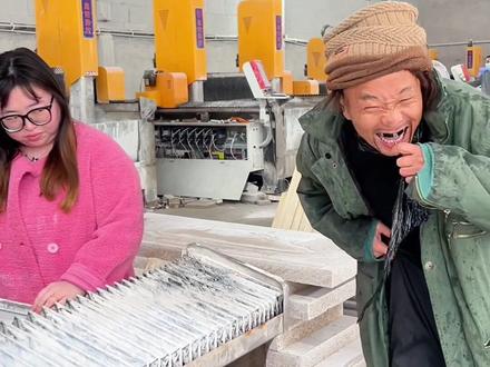 助人为乐收获不小。这老板大气给我一个红包!#百变生哥#守村人