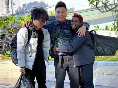 胖军回国 胖军将子安房子建好封顶后回国与子安,嘴哥汇合#子安环球旅行 #子安与嘴哥的跨国友情 #胖军给嘴哥建房子 #传递正能量