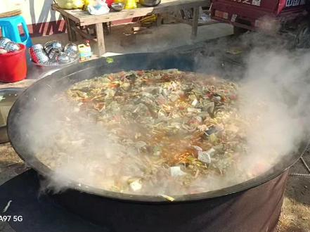 下冶镇曹腰村后沟居民组拆迀聚餐掠影