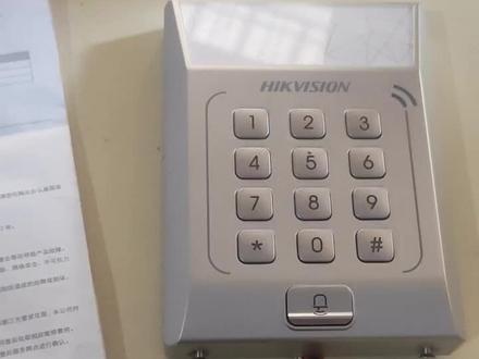 海康门禁一体机DS-K1T801M发卡及设置密码操作步骤。