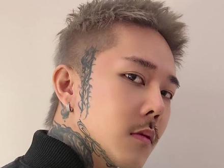 老白又又又把头发剪短了!#白鹤大人#广州男生染发