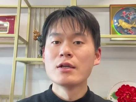 近期,拼多多正式推出送货进村服务:符合条件的商家,只需将带 “送货入村” 标签的订单发往平台指定中转仓,后续中转费用由平台承担,商品会通过合作快递网络、拼多多驿站、多多买菜自提点等渠道,精准配送到村。
今天就和大家聊聊三个核心问题:拼多多为啥要这么做?对我们快递人来说有哪些难点?又该怎么破局?
