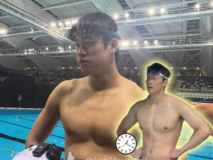 【东现场】等潘展乐采访的汪顺,焦急的我,被采访的他,潘展乐:下班下班#潘展乐#汪顺#游泳世界杯