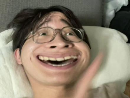 《希望大家说好普通话》栓q#真实还原 #离谱 #美女 #被自己帅晕