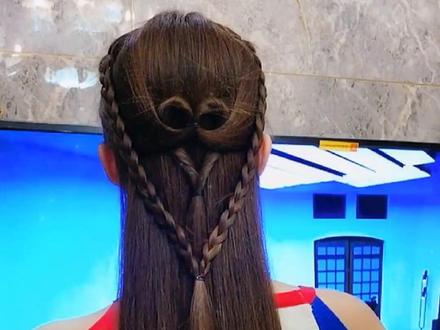 气质披肩发的正确扎法,#编发教程 #扎发教程 #编发 #披肩发这样扎好看