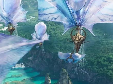 《阿凡达3》预告解析:夸里奇惊天叛变,引爆潘多拉终极对决! 詹姆斯·卡梅隆点燃了潘多拉星球的战火!《阿凡达3:火与烬》首支预告震撼释出,揭示了一个截然不同的黑暗世界。纳美人不再团结,当火焰吞噬森林,仇恨在灰烬中滋生,昔日的盟友转眼变为敌人。
深入未知的火山焦土,你将遇见尚武的灰烬族。首领瓦朗轻蔑宣告:“你们的女神艾娃在此地毫无力量!”远古的火山爆发焚毁了生命之网,造就了这片艾娃无法触及的“死区”,也孕育出这个仇恨水族、甚至与人类结盟的可怕部落。
新生代被迫成长,命运却已悄然转向:
琪莉: 潘多拉的“天选之女”,格蕾丝博士孕育的生命化身。但在这片死寂之地,她与万物沟通的神力竟遭遇严峻挑战。
纳特亚姆: 杰克之子迎来“成年蜕变”,预告他将扛起第四、五部的核心重任。
杰克与奈蒂莉: 深陷绝境!预告强烈暗示他们或将在本作悲情落幕,结局堪比《帝国反击战》的震撼转折。
夸里奇上校: 身绘灰烬族红纹,率领强化人类部队卷土重来,成为杰克一家的致命威胁。
潘多拉撕裂! 当灰烬族联合人类袭击水族部落,杰克一家在火海中挣扎求生。孩子们受伤被俘,奈蒂莉发出绝望宣言:“我们会去别的地方生存!” 一场围绕悬浮山脉的史诗决战即将爆发,图琨巨兽再掀狂澜!
卡梅隆埋藏30年的“阿凡达”商标布局,竟意外改写《降世神通》真人版片名!但此刻,所有伏笔都指向这部系列最暗黑篇章——火焰燃烧,文明倾塌,英雄陨落,新王崛起。 潘多拉的至暗时刻,亦是新生的开端。准备好迎接这场焚尽灵魂的烈火试炼了吗?#推荐电影 #科幻 #好看电影推荐 #阿凡达3 #詹姆斯卡梅隆