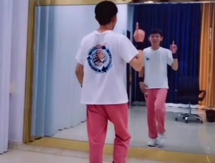 #极酷舞之美背面详细教程 #原创#高尚分解 #热门 @抖音小助手 @DOU+小助手 @志存高远曳舞~高尚