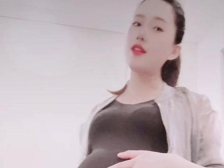 胎梦 梦见花🌸,天天被人追,最后几天快生了梦见过一次绿色的菜花蛇刚从蛋壳里出来好大一条,已经开奖了,😂