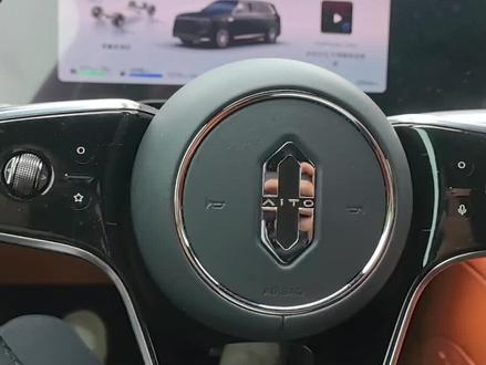 余大嘴老总、张兴海老总:你好!我是问界M8用户,2025年6月提车,车提出来就有打方向异响,行驶异响,空调进气口异响,前左右门亮条异响,更坏减震继续异响,厂家给出打油解决方案,使用一段时间继续异响,我当时就说这是临时掩耳盗铃的做法。44000平台打几十次,是摆设不作为,售后更是不作为,跑用户中心几十次,一直没有给予善后处理。问界汽车作为中国国产车标杆,我们用户信任你,你们却割韭菜,寒了消费者的心,中国汽车质量网,12315反映了,还是解决不了!同样问题请用户也多,请你们把质量做好,售后做好,不要一天只会吹牛能上天入地,#赛力斯问界 #中国汽车质量网 #12315维护消费者权益 #余承东#张兴海