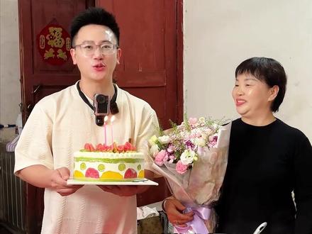 母爱如太阳般温暖,给了你我人生的灿烂 祝天下所有的母亲,节日快乐!#家庭日常#母亲节