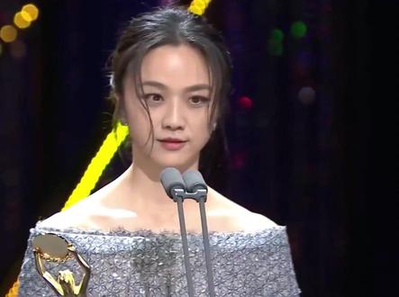 汤唯青龙奖的气质感盘发真的惊艳到我,手残党姐妹赶紧学起来!#汤唯 #青龙奖 #编发 #编发教程 #明星 @抖音小助手