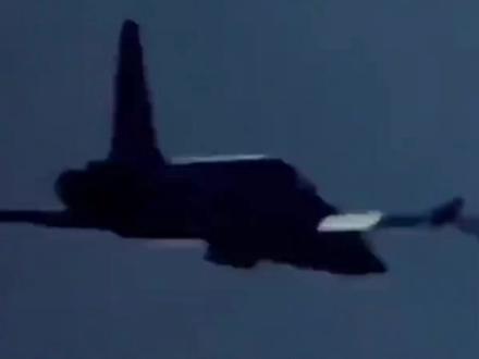 出云号锁定歼15后……#出云号 #歼15