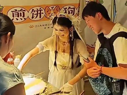 现场版现场版😍#厦门美食 #狗头萝莉