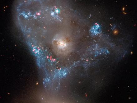 1.9亿光年罕见碰撞 #宇宙知识 #天文摄影 #看星星 #超级天文望远镜 #星系
