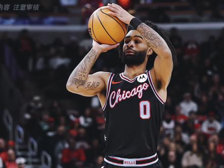 火箭媒体人:“火箭应该用亚当斯或者芬尼史密斯再加一个首轮去报价科比怀特”#杜兰特 #休斯顿火箭