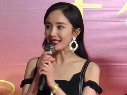 #杨幂 #郭敬明 #最萌身高差 封面截得像是在说:“洗zhāzhā”😂