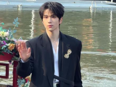 我去好多人啊 .好帅、建模脸。好热闹!#余承恩 #清明上河园