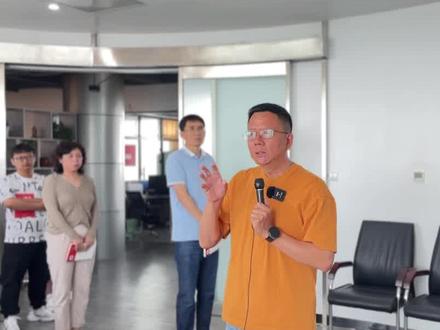 赵老板晨会日常
京瓷哲学之认真努力埋头苦干#企业文化 #经营管理 @为福集团 @为福物业