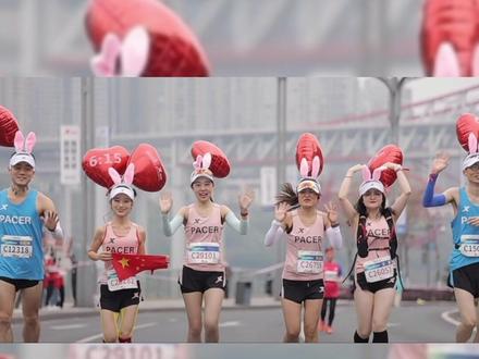 你从没见过的,关门视角下的重庆马拉松#2023重庆马拉松 #马拉松 #传递奔跑的力量 #爱跑步的小姐姐 #比赛现场