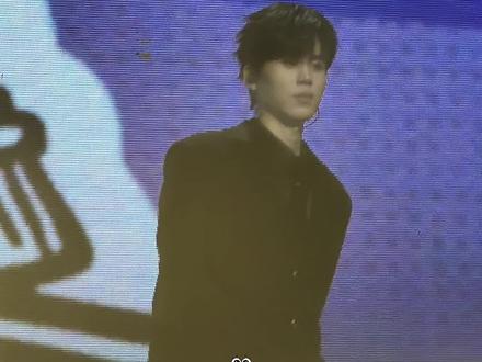 大哭包王恩恩~大旗引发的哭泣事故!(时间较长,注意流量)#en #王翊恩 #王翊恩佛山演唱会 #演唱会