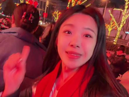 在朝阳TheBox偶遇《熊猫计划之部落奇遇记》里超萌的熊猫胡胡 准备春节去冲成龙大哥的电影啦#熊猫计划之部落奇遇记 #春节偶遇熊猫胡胡把福气带回家 #春节和家人一起看熊猫