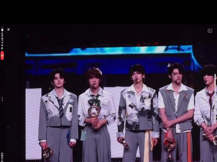 陪top纠缠到世界毁灭!
top赢了!top实至名归!top不解散不单飞!一直走到100岁!
#top #top登陆少年组合 #荣耀之战 #化蝶