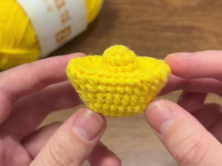 新年钩织小物件~金元宝💰 钩针:2.0
线材:萌娃娃2号@雪妃尔毛线
色号:24小鸡黄
#钩织教程 #金元宝钩织 #简单钩织 #新年钩织