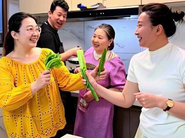 婆婆说: 情分要“存”,爱才能“取”。#日常生活 #婆媳 #大姑姐回娘家