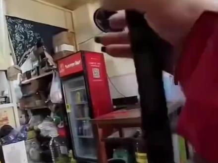 女子徒步想蹭饭反被老板娘教育 老板娘:我们不帮有钱人体验生活 引发争议后女子发文道歉
“我本质是没有错的,是网友有误解” #女子徒步想蹭饭反被老板娘教育 #女子徒步试图蹭饭被老板娘怼到社死 #蹭饭 #体验生活 #杭州 编辑:菘蓝