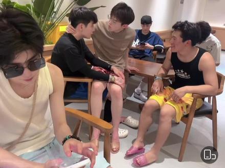 四点半老孟的号播哟 家人们不要错过咯@孟令辉 @何秋亊 @陈小佳 @啊哈~(大大怪) @🔥杰尼龟🔥 #非常打扰 #孟令辉 #何秋亊 #陈小佳 #直播录屏分享