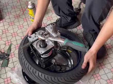 无损安装扒胎器