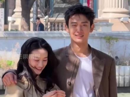 姐夫你也发现朱血红很衬你吧#郭晓婷 #王天辰 #郭晓婷的穿搭建议王天辰真听进去了