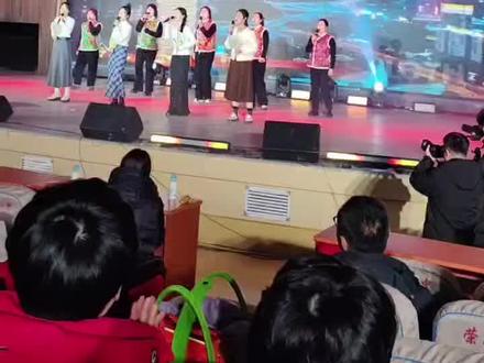 荣成二中2025教师元旦晚会圆满结束