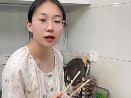 抹布可别直接在丢水池或者水龙头上了,干不了不说还容易闷臭滋生细菌,这个吸盘可以旋转的抹布架就特方便 #抹布架 #好物推荐 #厨房好物