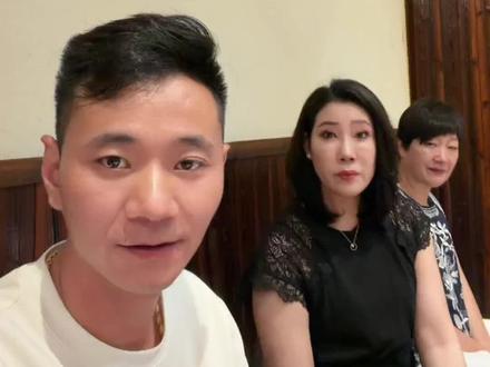 今日饭局主角,我的两大美女长辈二姨和小姨#家庭@厉怀远(6月23日诺特兰德工厂溯源)