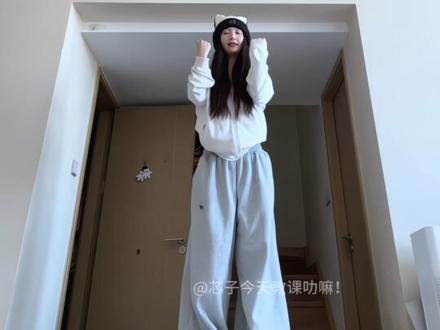 好可爱又基础的舞!这个真的能学会!#大舌头舞蹈挑战 #一学就会系列 #舞蹈教学 #抖音潮流舞蹈地图 #零基础学舞蹈