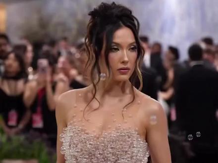 看着轻飘飘,谷爱凌泡泡裙居然重达 26 斤 谷爱凌如何在Met Gala将美得冒泡具象化#明星们在Met Gala都看什么 #metgala红毯 #谷爱凌 #谷爱凌泡泡裙#metgala