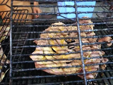 一斤烤羊排只卖28,巴基斯坦传统的街头炭火烤羊排竟如此美味! #美食vlog #烧烤 #羊排 #旅游攻略