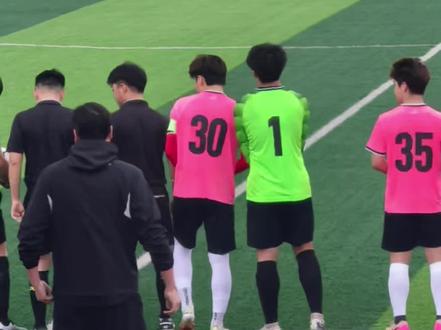 陈嘉星队长今天表现很棒哦👍 常德4:2黄冈,公主化身为站哥陪伴左右😄
#湘超 #常德队 #陈嘉星 #李嘉睿 #足球