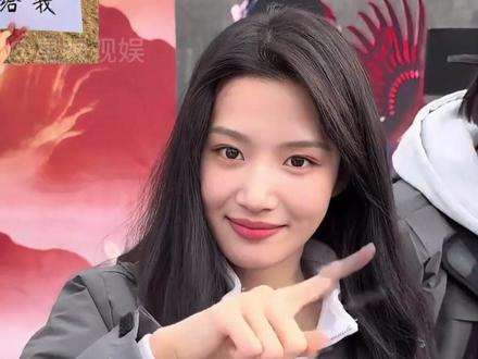 《何不同舟渡》盛大开机这一夜,苦尽甘来、人情冷暖、双向奔赴,在被小炭火由衷肯定的卢昱晓身上诠释的淋漓尽致#卢昱晓 #檀健次 #何不同舟渡 #影娱热点团 #内容启发搜索