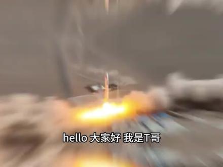 航天动力:从“水泵厂”到商业航天发动机心脏 12月8日航天动力再度涨停,最新价31.04元,总市值198.10亿元。一家原本做水泵的老国企,突然成了商业火箭发动机的核心供应商,股价一个月翻三倍,这背后到底发生了什么?
01|老国企的新故事:从水泵到火箭发动机
航天动力1999年成立,2003年上市,主业一直是泵、液力变矩器和电机,听起来平平无奇。但真正的转折点在2024年:公司拿下32亿元商业航天发动机部件订单,2025年上半年又新签了15亿元,订单增速超过150%。
简单说,它现在给蓝箭航天的朱雀系列、星际荣耀的双曲线系列供应核心部件,市占率超过80%,成了国内可回收火箭发动机零部件的“隐形冠军”。
02|技术底牌:航天六院的“亲儿子”
航天动力的母公司是航天科技六院——中国液体火箭发动机的“国家队”。 这意味着什么?
· 技术同源:把火箭发动机的涡轮泵技术“降维”用在民用泵上,效率碾压同行;
· 资质壁垒:GJB9001C国军标、IATF16949双认证,民企想进商业航天供应链得先追三年;
· 资产注入预期:六院未上市的发动机资产随时可能装进上市公司,想象空间直接拉满。
03|财务真相:亏损背后的“烧钱换未来”
2025年三季报营收5.1亿元,同比下降14%,净亏损1.09亿元。看起来不美?但注意两个细节:
· 研发投入逆势增长189%,开发支出从600万飙到1800万,说明在憋大招;
· 亏损主因是“投资者索赔损失”,属于一次性计提,主业其实已经在回血。
04|商业航天的“卖水人”逻辑
商业航天赛道最确定的机会不是造火箭,而是给火箭做配套——就像淘金热里卖牛仔裤和铁锹的。
航天动力的角色就是:
· 技术门槛高:涡轮泵精度要求微米级,国内能做的不超过三家;
· 客户粘性强:发动机定型后不会轻易换供应商;
· 订单爆发确定:2026年仅朱雀三号就规划了15次发射,每次都需要新发动机。
05|风险提示:不是所有故事都能兑现
· 估值已透支:动态市盈率-135倍,市净率14倍,全靠预期撑着;
· 业务占比仍低:商业航天收入目前只占整体营收的个位数,转型还在早期;
· 政策波动:军工资产注入进度、商业航天补贴政策都可能影响节奏。
#航天动力 #商业航天概念股