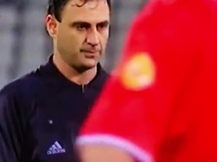 他是世界上最自责的裁判! #奥尔格利 #足球 #足球的魅力 #人物故事 #青年创作者成长计划