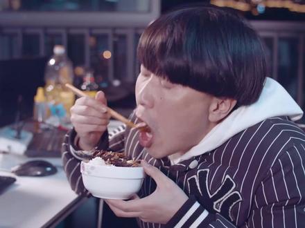 职场版寄生虫:如何每天利用公司资源赚钱!#陈翔六点半 #搞笑 #上班