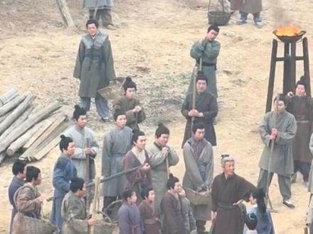 代旭。这居然是代旭。 我刷抖音才知道拍了半天包工头👷#拍摄现场直击 #场面壮观 #秦谜