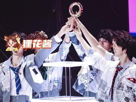 “在风浪席卷的缝隙里庆幸地松一口气:还好是我们五个站在一起。” #TOP登陆少年组合 #TOP登陆少年 #TF家族荣耀之战 #养成系