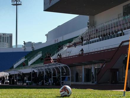 大理VS迪庆,热身赛来袭!一睹球场激情,你准备好了吗!!!#大理 #滇超联赛 #足球训练 #体育生